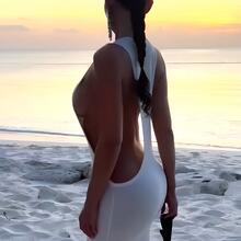  Nude
