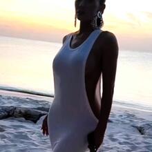  Nude