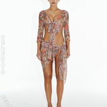  Nude