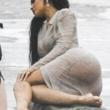  Nude