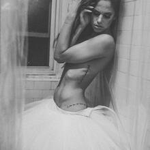  Nude