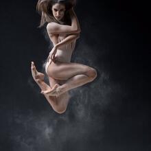  Nude