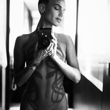  Nude