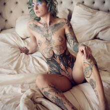  Nude