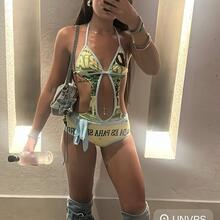  Nude