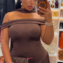  Nude