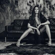  Nude