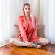  Nude