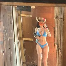  Nude