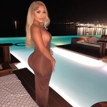  Nude