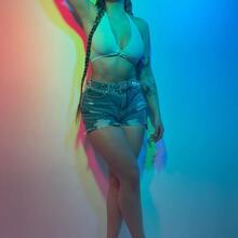  Nude