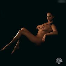  Nude