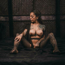  Nude