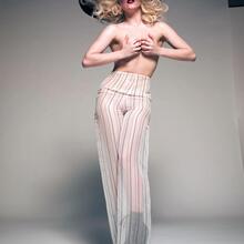 Nude