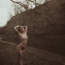  Nude