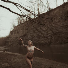  Nude
