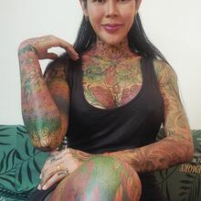  Nude