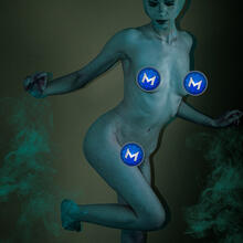  Nude