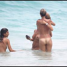  Nude