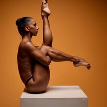  Nude