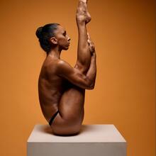  Nude