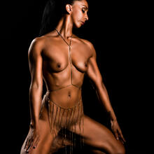  Nude