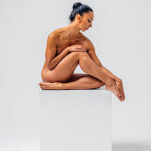  Nude