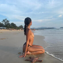  Nude