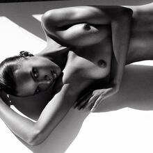  Nude