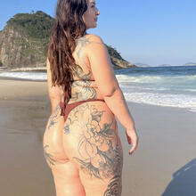  Nude