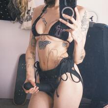  Nude