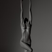  Nude