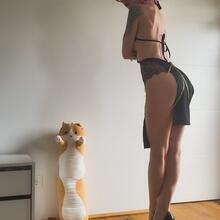  Nude