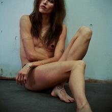 Nude