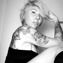  Nude