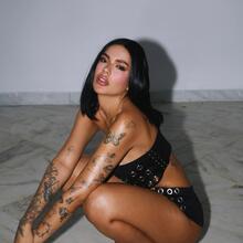  Nude