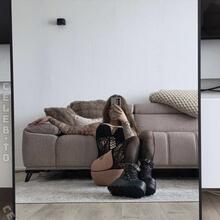  Nude