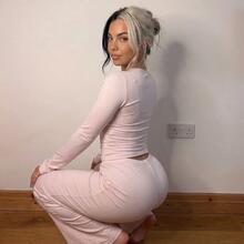  Nude