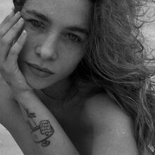  Nude