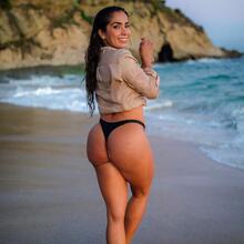  Nude