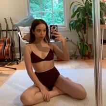  Nude