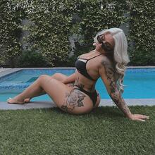  Nude