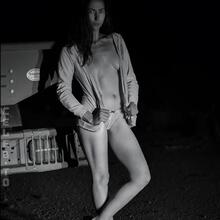 Nude