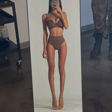  Nude