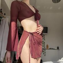  Nude