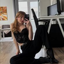  Nude