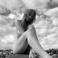  Nude