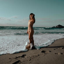  Nude