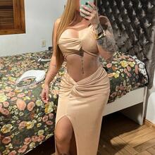  Nude