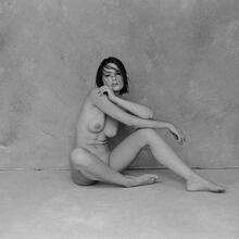  Nude
